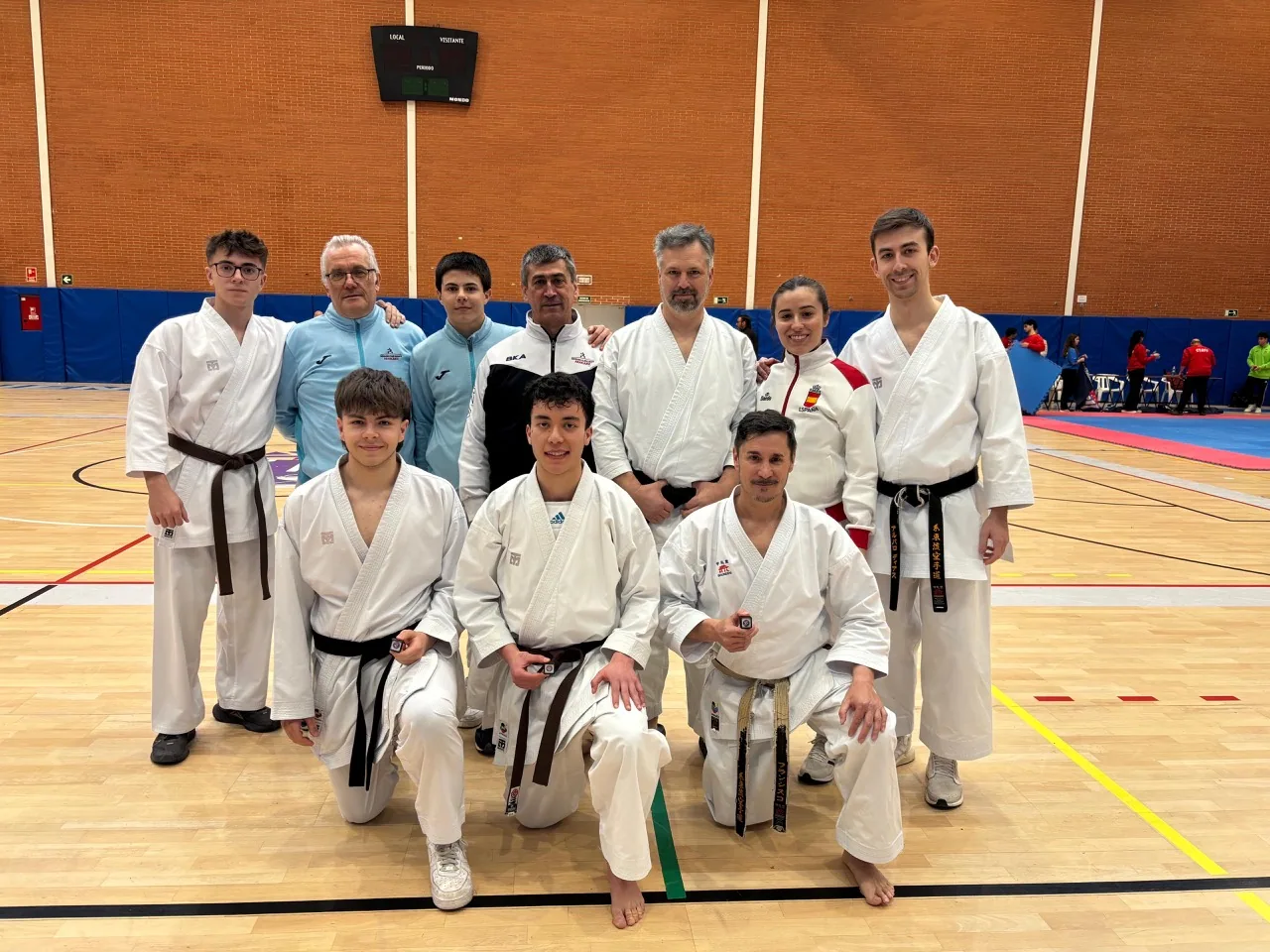 Equipo del Club Karate Aranjuez en los exámenes de cinturón negro de karate