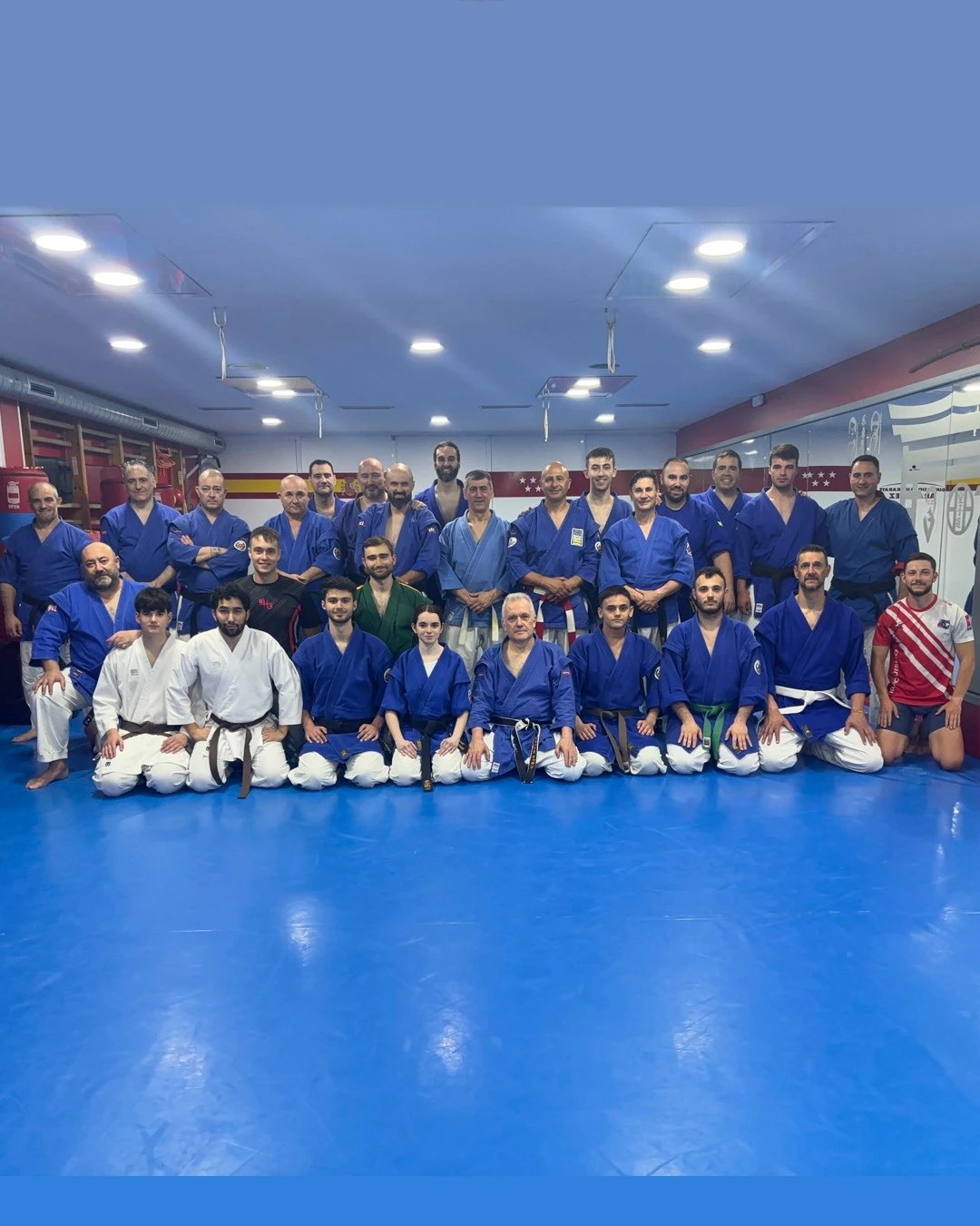 Alumnos participando en el curso de tecnificación DPP sobre espacios confinados en Club Karate Aranjuez