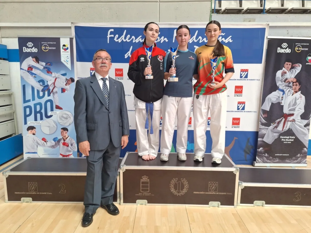 Competidoras del Club Karate Aranjuez en el podio del Trofeo de Tecnificación de Primavera
